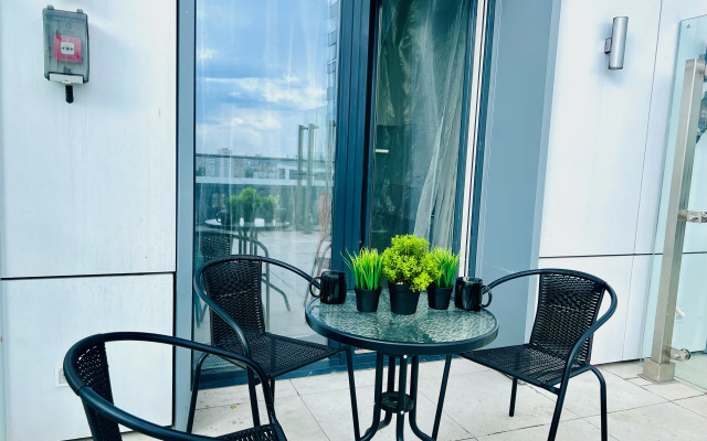 S bol'shoj verandoj s vidom na Moskvu okolo ostrova mechty Apartment