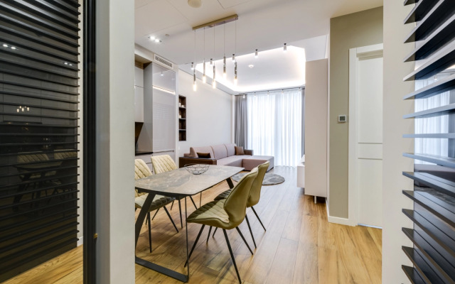 38th Floor, Stylish Apartment with Private Park