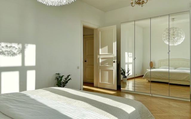 White Na Tverskoy 15 Apartments