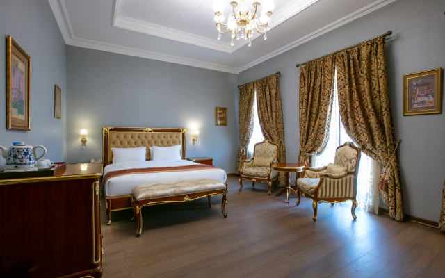 Shah Palace Luxury Museum Hotel