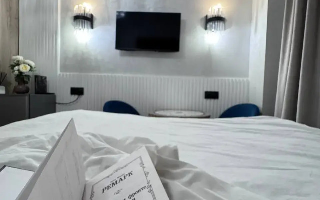 Lucky Room U Kuskovskogo Lesoparka Apartments