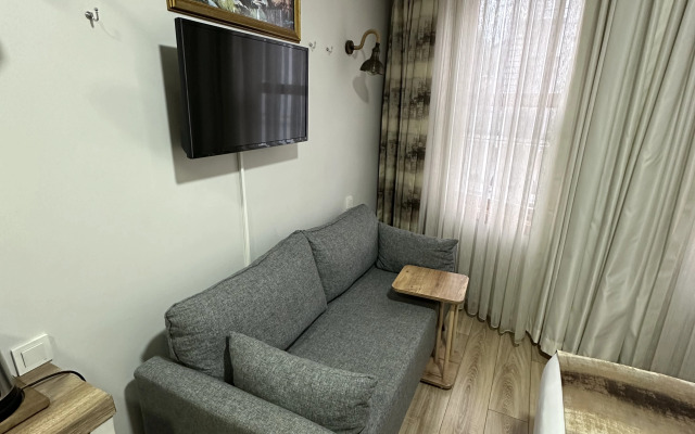 Отель Tree House