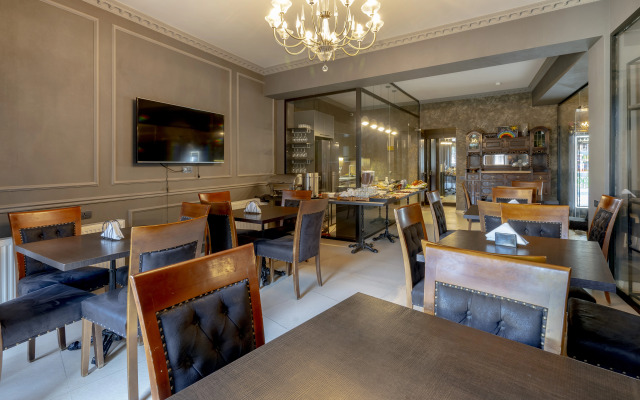 Piazza Hotel