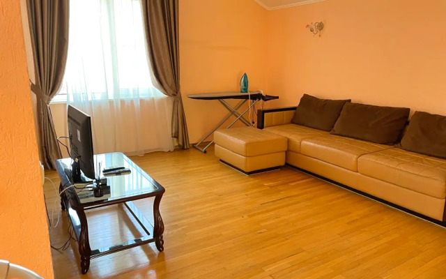 Dom S Basseynom U Morya Private House