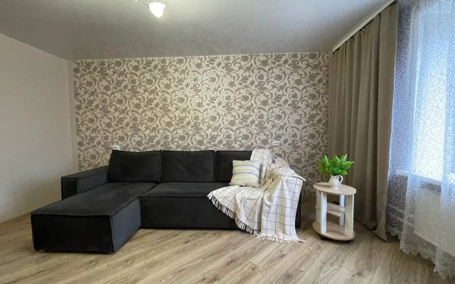 3-K. 70 M² 6 Krovatey Flat