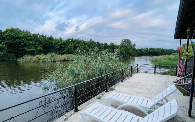 Riverside Cottage Poti Hotel