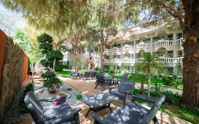 Rose Garden Premium Hotel