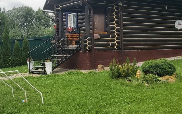 V 5 Minutakh Ot Reki Volgi Private house