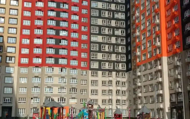 Vidovaya kvartira s oknami na reku Flat