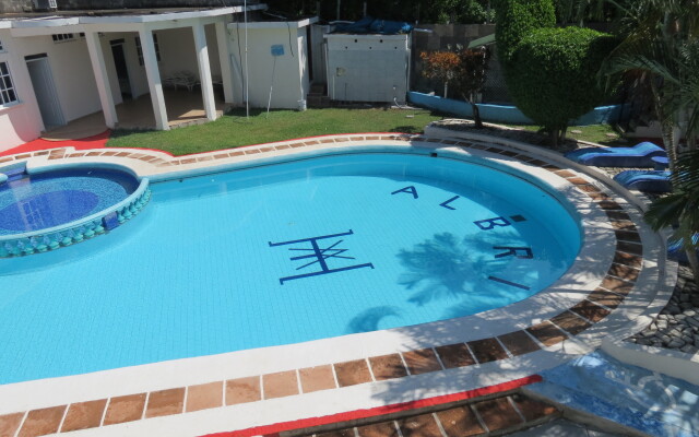 Отель Albri by Rotamundos