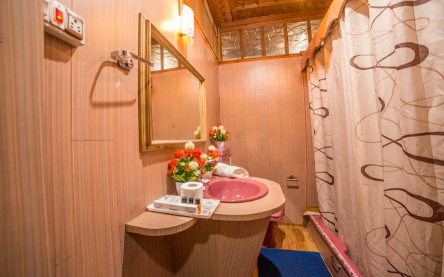 Отель Swan Group Of Houseboats