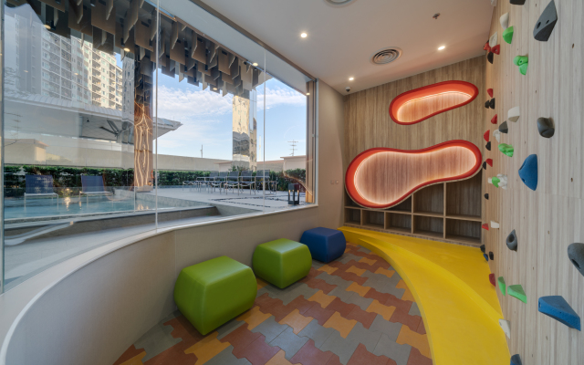 Oakwood Suites Tiwanon Bangkok Hotel