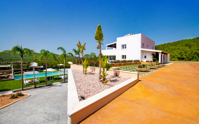 Villa Can Flowers