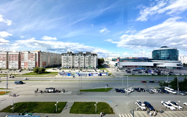 naprotiv TTS Zhemchuzhina Sibiri Apartments