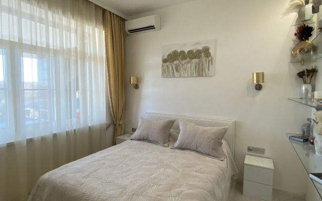 Апартаменты в современном стиле с камином