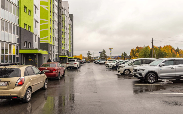 Квартира с желтым диваном