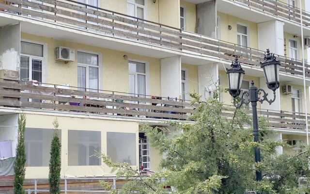Uluchshennaya S Klassnym Remontom Na Rybatskom Prichale Flat