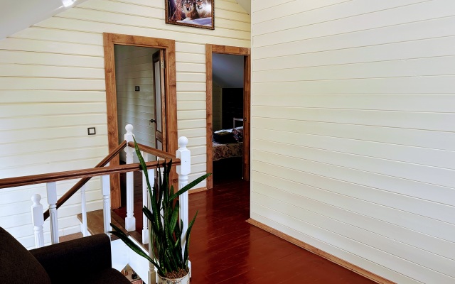 Частный дом Брусничный Коттедж с сауной