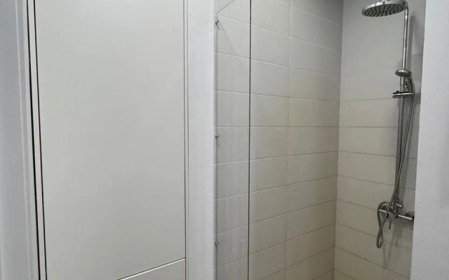 Dvukhkomnatnaya Vozle Morya, Mayak Flat