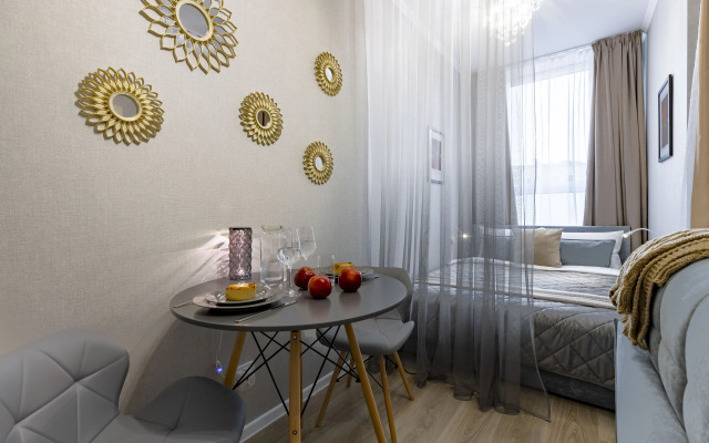 Uyutnaya dizaynerskaya studiya ryadom s Ekspoforumom Spb Flat