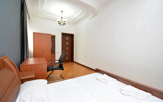3-Komn. V Novostroyke, Ulitsa Arama, Di6413 Flat