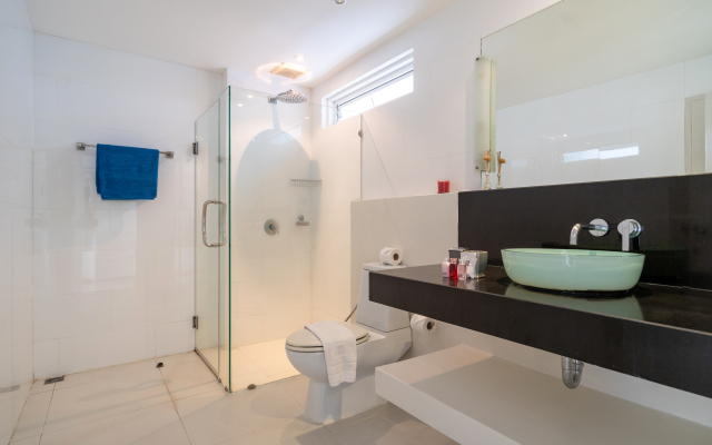 Ocean view condo in Sunset Plaza Apartments