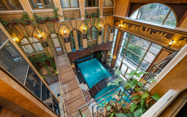 Atrium Private house
