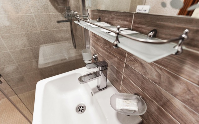 Odin Voznesenskiy Apartments