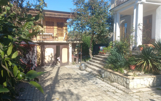 V Gostyakh U Zaura Private house