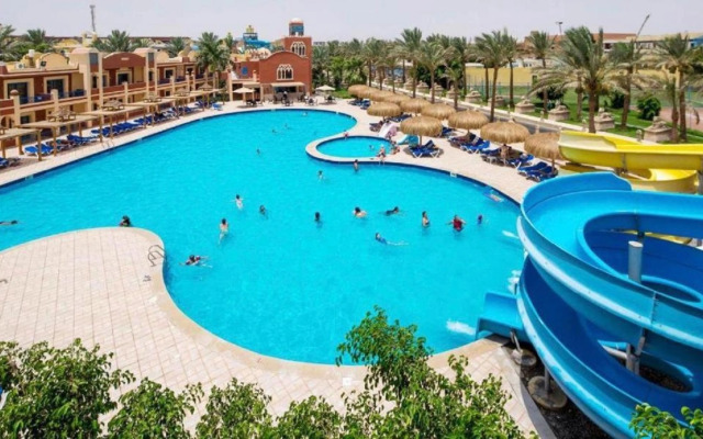 Hostgool Beach Chalets Mirage Bay Resort & Aqua Park