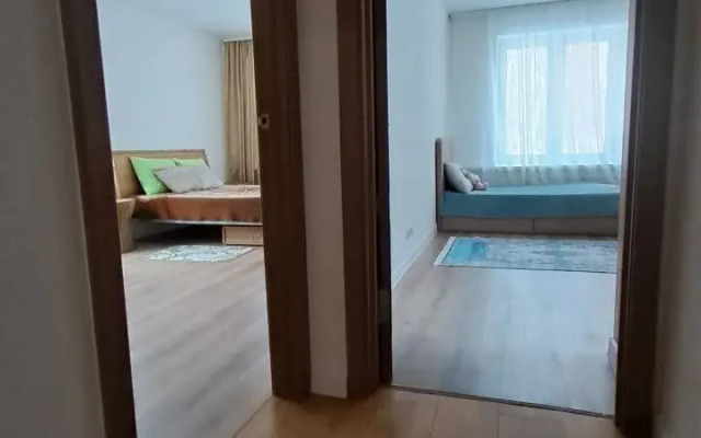Na Chernitsynskom Proyezde, 8s1 Flat