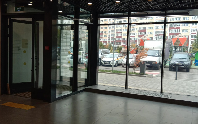S oknami vo dvor Flat