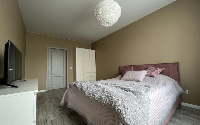 Uyutnoye gnezdyshko na Zapadnom plyazhe Baltiki Flat