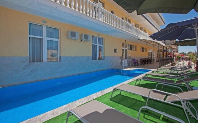 Kronos Hotel