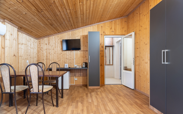 Maksim Park-Loo Hotel