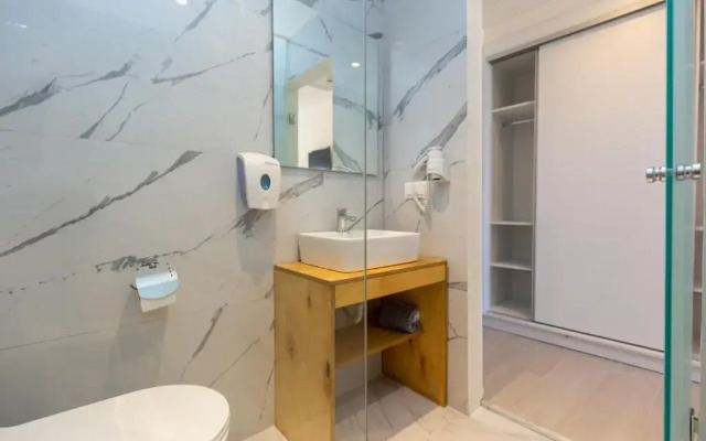Aqua Luxury Suites