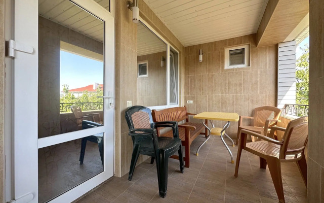 Na Revolyutsionnoy 31a Guest house