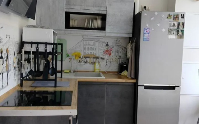 Semeynaya Studiya u Reki Kvatro Flat