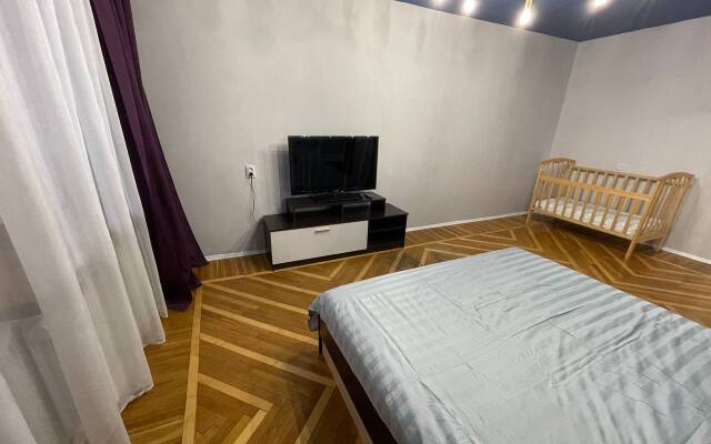 Tolstoy Demonstratsii 38 Flat