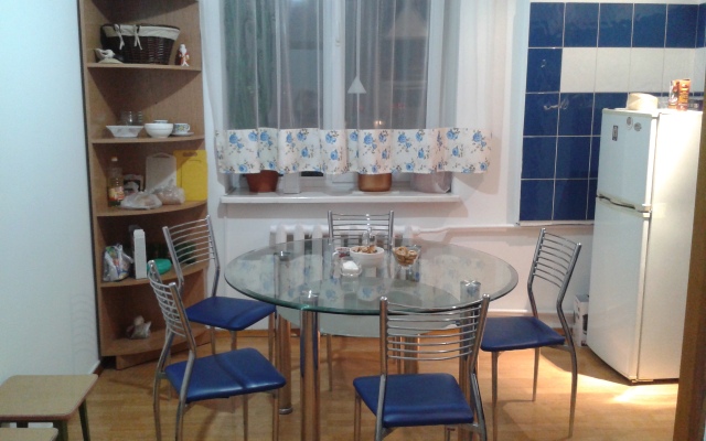Hostel 64