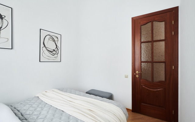 GM YArkaya Trekhkomnatnaya u Krasnoj Ploshchadi Apartments
