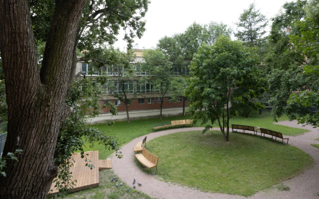 Mosaic on Bogolyonnaya 29A Brown Apartaments