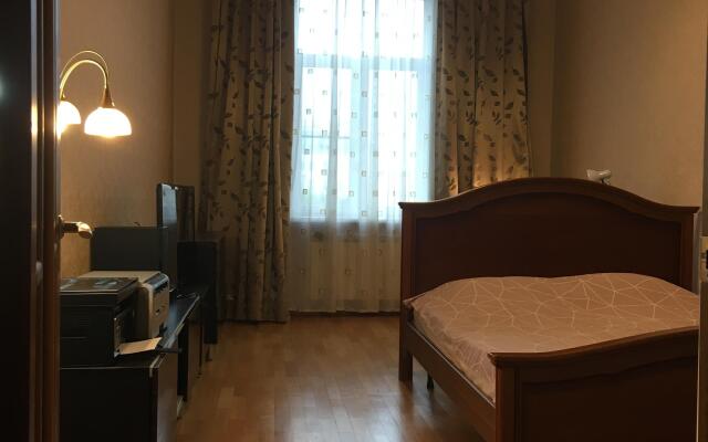 U Kazanskogo Sobora I Doma Zingera Apartments