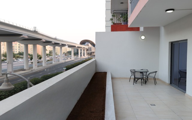 Elite LUX Holiday Homes - Spacious 1 BR Near Metro Station in Al Furjan Dubai