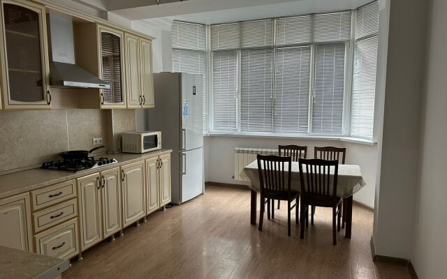 Квартира Уютная 2-х Комнатная Квартира на Берегу Моря