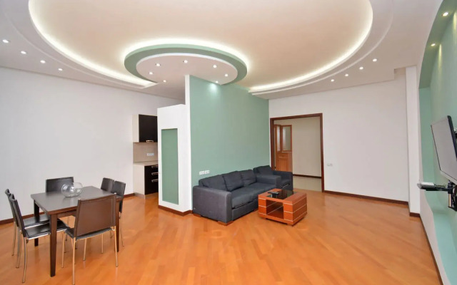 3-Komn. V Novostroyke, Ulitsa Arama, Di6413 Flat