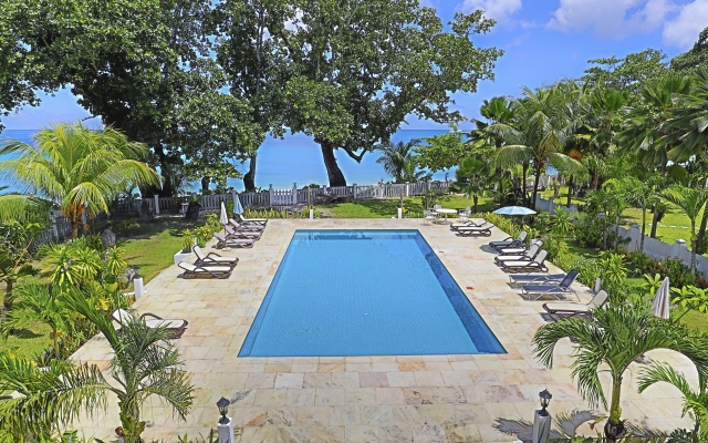 Mimi Beachfront Beau Vallon Villa