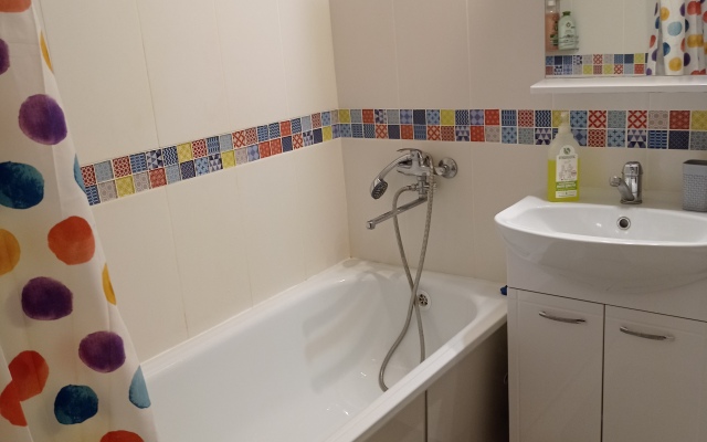 Yevrodvukhkomnatnaya na Revolyutsii 52 B Flat