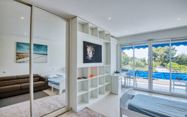 Luxurious 2BD W/seaview In Cap D'antibes Apartments
