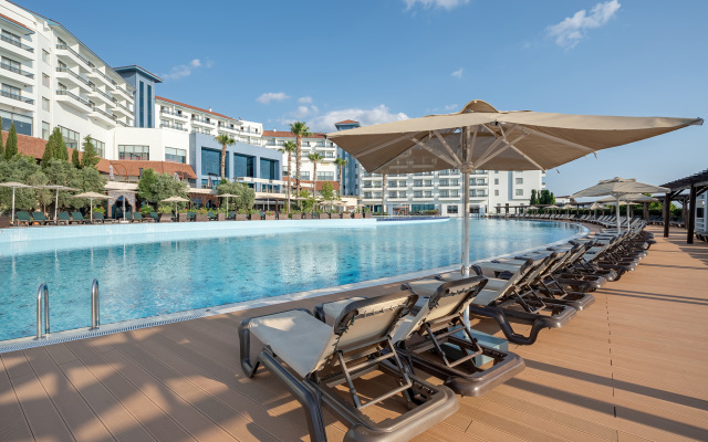 Royal Teos Thermal Resort Clinic & Spa Resort (Halal Hotel)